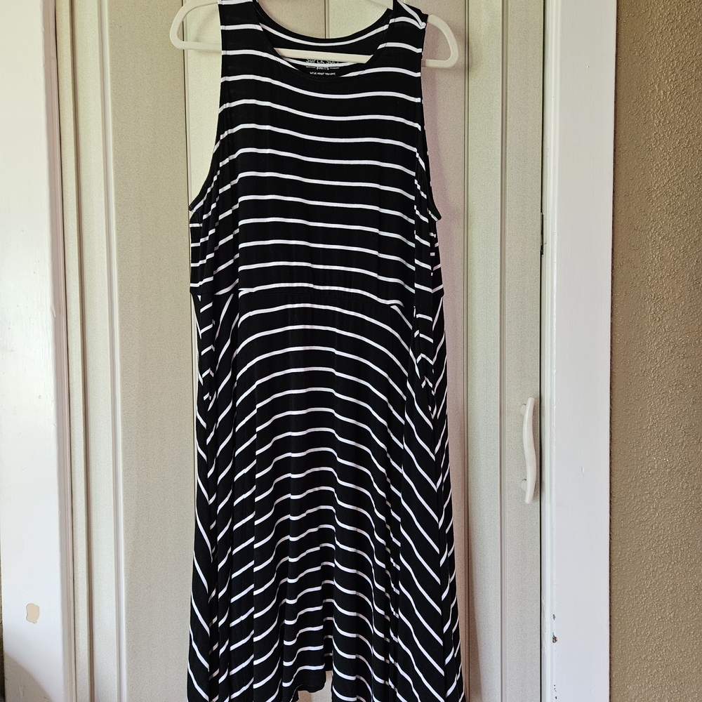 TORRID Black and White Striped Midi Dress size 3. Has Pickets